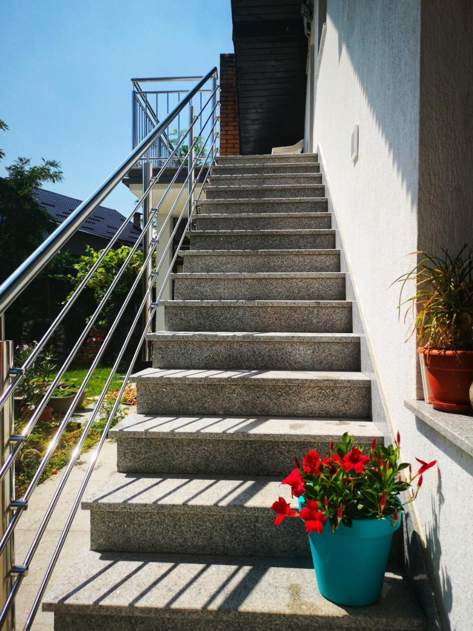 Family Apartment With Garden Sarajevo Exterior photo
